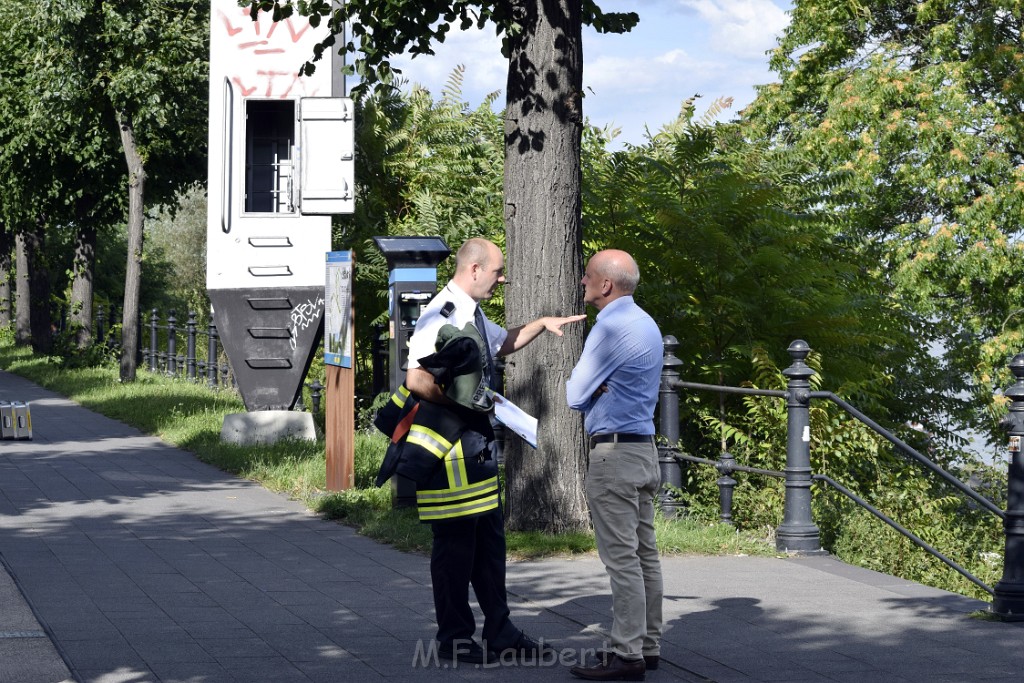 Koelner Seilbahn Gondel blieb haengen Koeln Linksrheinisch P228.JPG - Miklos Laubert